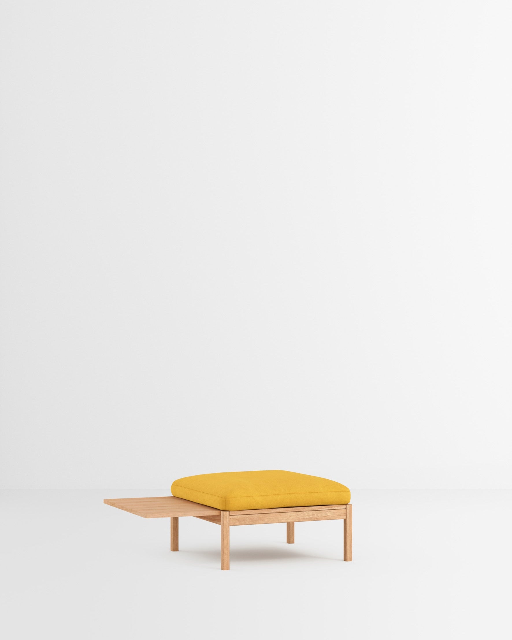 โซฟาโมดูลาร์จาก MOEBE ดีไซน์เรียบง่ายแบบสแกนดิเนเวีย ปรับเปลี่ยนได้ตามพื้นที่และการใช้ชีวิต ผลิตจากไม้โอ๊กแท้และผ้า Kvadrat สะท้อนแนวคิดของ Old Pine Trees เรื่องความงามที่ใช้งานได้จริงและอยู่กับเราได้นาน