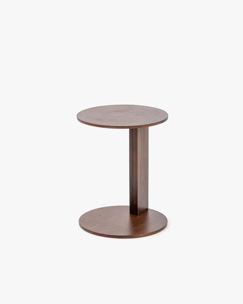 Overhang Round Table โต๊ะข้างทรงกลมดีไซน์มินิมอลโครงสร้าง cantilever ออกแบบโดย Terence Woodgate