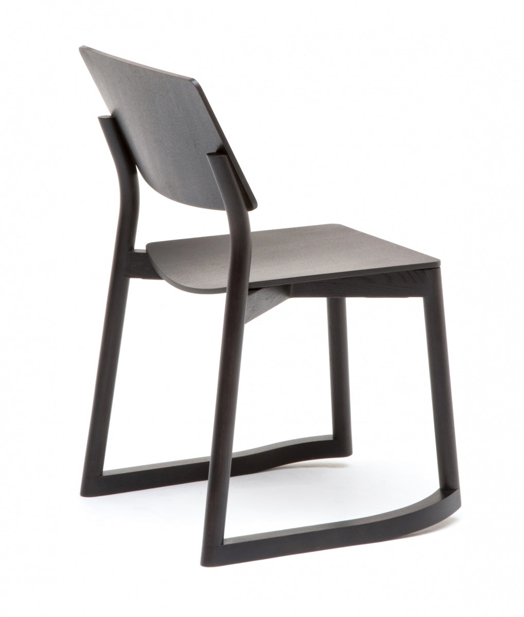 Karimoku New Standard Panorama Chair with Runners เก้าอี้ไม้โอ๊คที่นั่งไม้อัดดัดโค้ง ออกแบบโดย Geckeler Michels