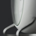 นาฬิกาตั้งโต๊ะ Arne Jacobsen Bankers Table Clock ดีไซน์มินิมอลคลาสสิก หน้าปัดกราฟิกอ่านง่าย ฐานโลหะโค้งแบบไอคอนิก จัดจำหน่ายโดย Old Pine Trees