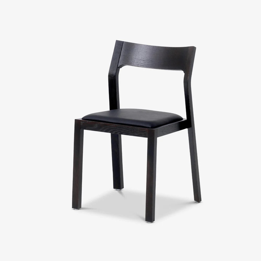 Case Furniture Profile Chair เก้าอี้ไม้เนื้อแข็งพร้อมเบาะหนังแท้ ดีไซน์เพรียว นั่งสบาย มีให้เลือกโครงโอ๊ค วอลนัต หรือสีดำ พร้อมเบาะหนัง Black หรือ Cream