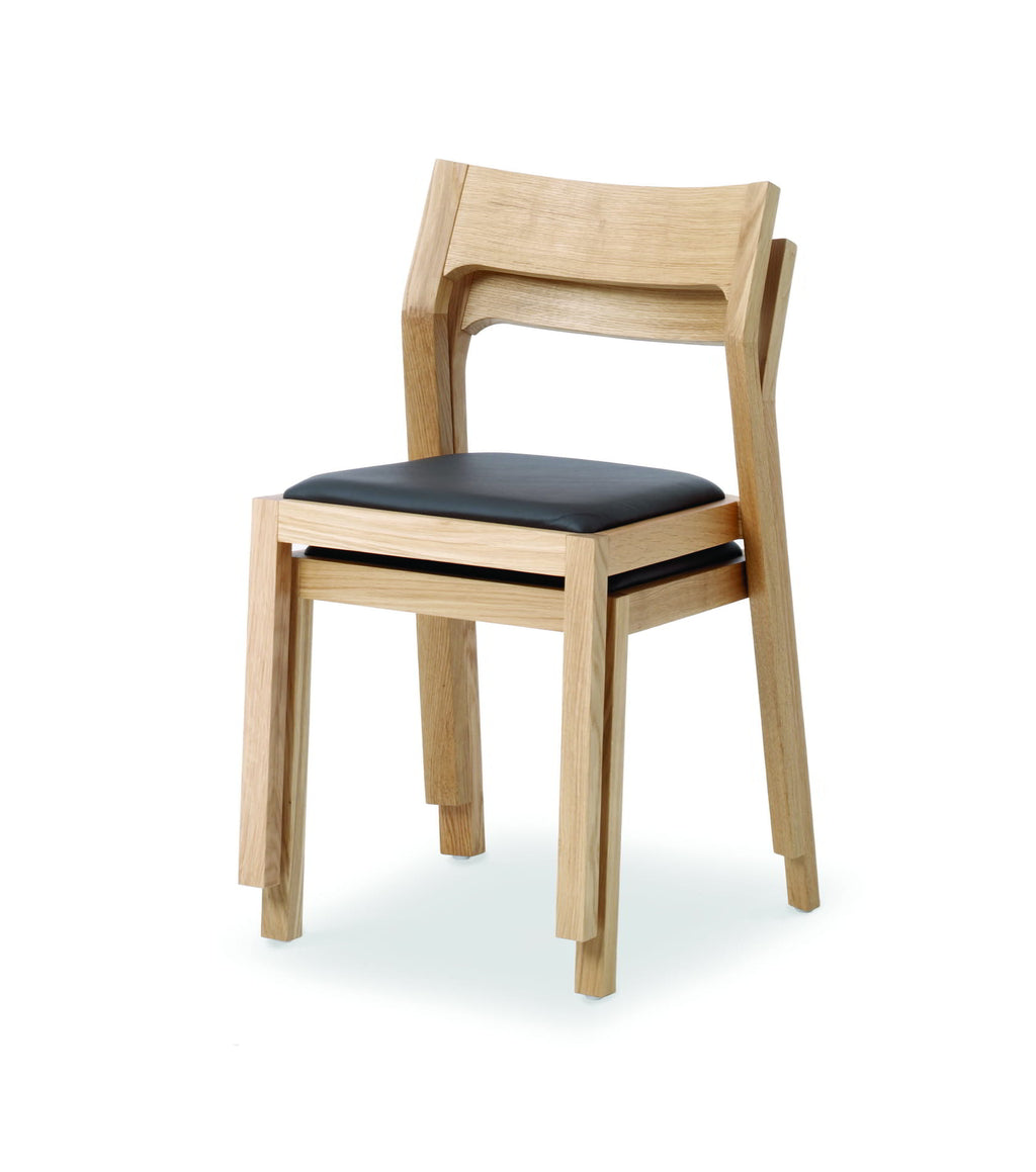 Case Furniture Profile Chair เก้าอี้ไม้เนื้อแข็งพร้อมเบาะหนังแท้ ดีไซน์เพรียว นั่งสบาย มีให้เลือกโครงโอ๊ค วอลนัต หรือสีดำ พร้อมเบาะหนัง Black หรือ Cream