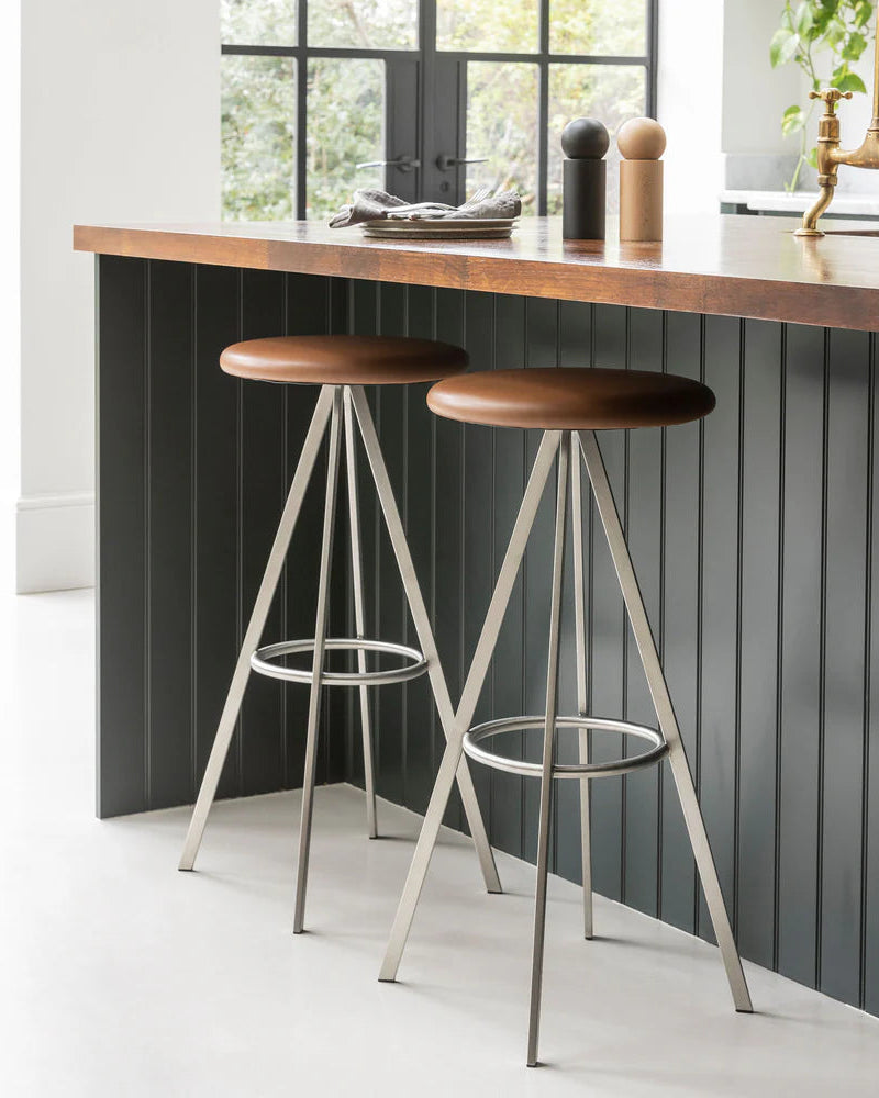 Quad-Space Stool สตูลหมุนดีไซน์มินิมอลโครงสแตนเลสสตีล ออกแบบโดย Terence Woodgate
