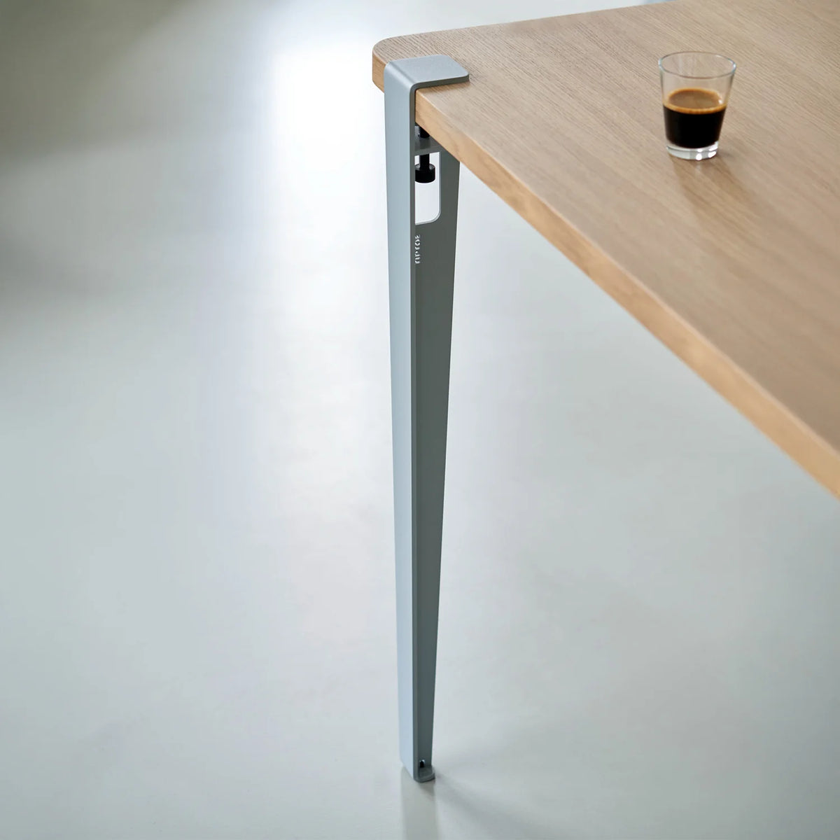 TIPTOE Dining Table