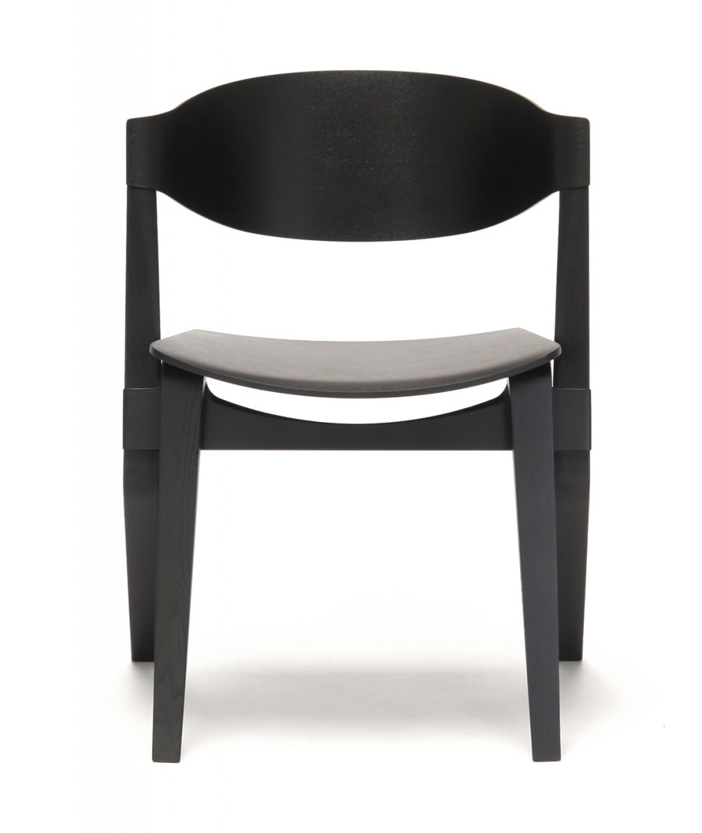 Karimoku New Standard Scout Chair เก้าอี้ไม้โอ๊คพนักพิงโค้งดีไซน์มินิมอล ออกแบบโดย Christian Haas