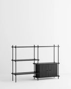 ชั้นวางของ ชั้นเก็บของ ชั้นวางตกแต่งบ้าน ชั้นจัดแสดงของสะสม ชั้นจัดระเบียบ และชั้นโชว์ของจาก MOEBE ดีไซน์เรียบง่ายแบบสแกนดิเนเวีย ปรับเปลี่ยนได้ตามพื้นที่และการใช้งาน ผลิตจากไม้โอ๊กแท้และเหล็กเคลือบสีพาวเดอร์ สะท้อนแนวคิดของ Old Pine Trees เรื่องความงามที่ใช้งานได้จริงและอยู่กับเราได้นาน