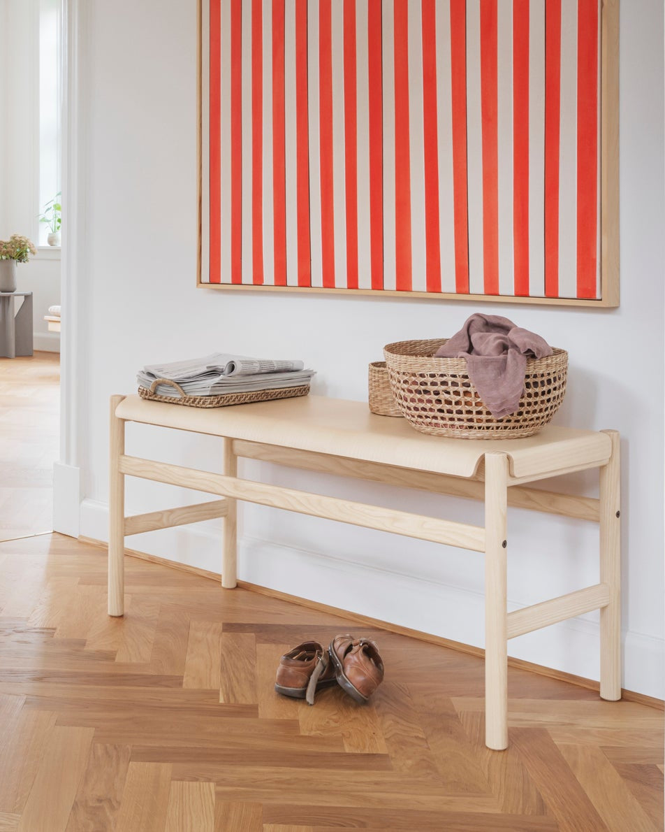 ม้านั่ง Soft Bench จาก TAKT ออกแบบโดย Thomas Bentzen เพื่อสะท้อนความเรียบง่ายแบบ สแกนดิเนเวีย ที่ผสานความงามและการใช้งานได้อย่างลงตัว ผลิตจากไม้แอชแท้ผ่านการรับรอง FSC® ด้วยเทคนิคไม้อัดดัดโค้งที่เผยให้เห็นงานฝีมือทุกส่วนอย่างซื่อสัตย์ ออกแบบตามแนวคิด Perpetual Sustainable Design ให้ประกอบง่าย ซ่อมได้ทุกชิ้นส่วน และจัดส่งแบบ Flat-pack เพื่อความยั่งยืน เรียบ อบอุ่น และซื่อสัตย์ในแบบ TAKT จัดจำหน่ายโดย Old Pine Trees